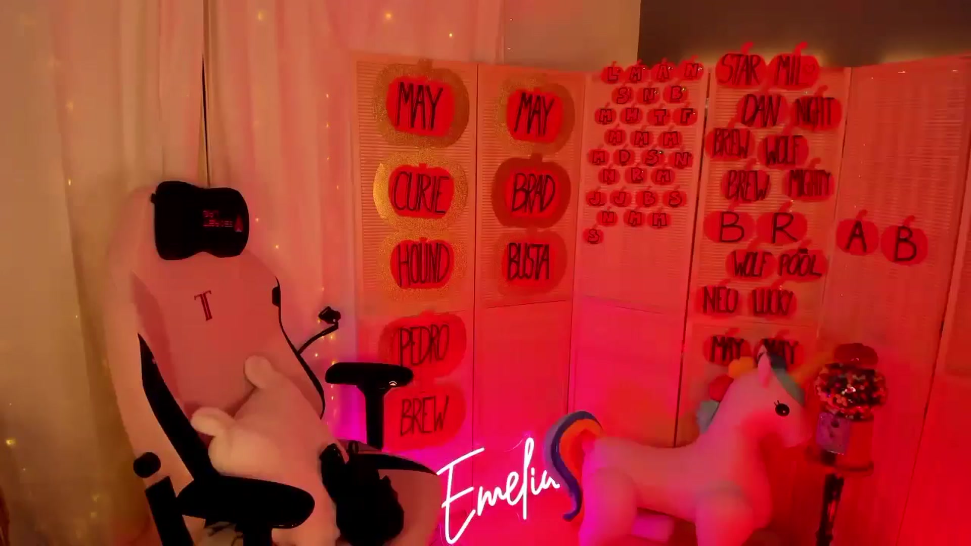 Gallery image thumbnail from MightyEmelia's myfreecams stream on, 12/01/2024, 03:43 image 16 of 20