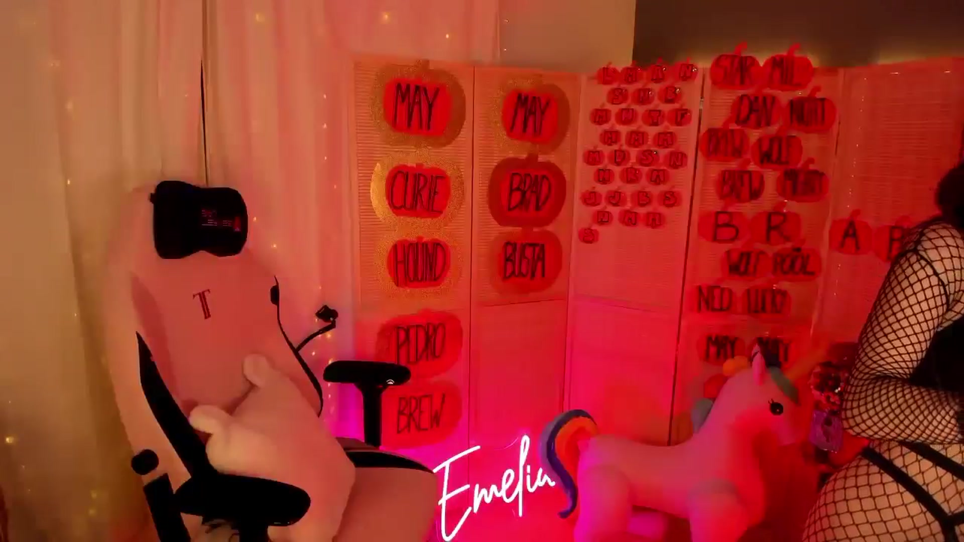 Gallery image thumbnail from MightyEmelia's myfreecams stream on, 12/01/2024, 03:43 image 9 of 20