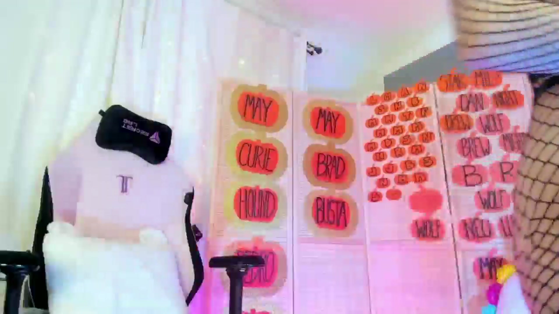 Gallery image thumbnail from MightyEmelia's myfreecams stream on, 12/01/2024, 07:39 image 8 of 20