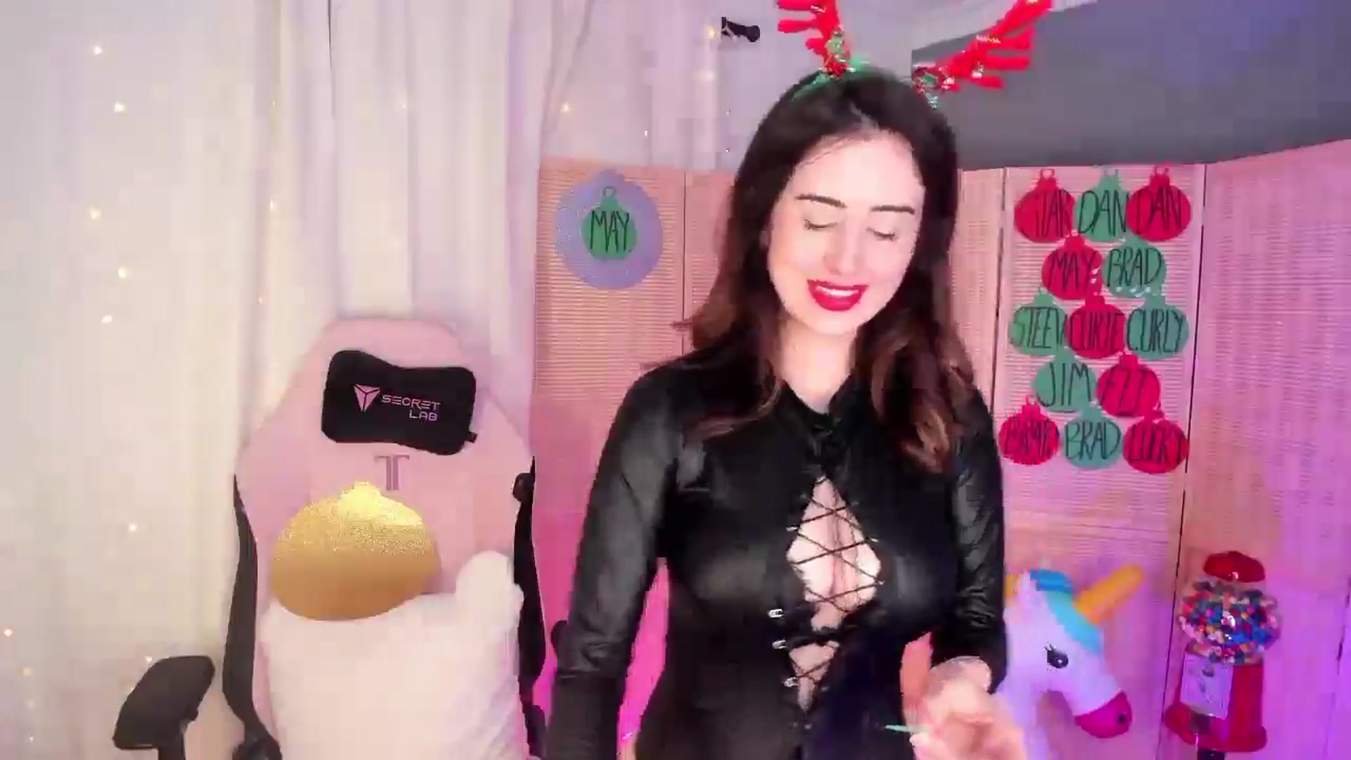 Gallery image thumbnail from MightyEmelia's myfreecams stream on, 12/15/2024, 03:38 image 16 of 20