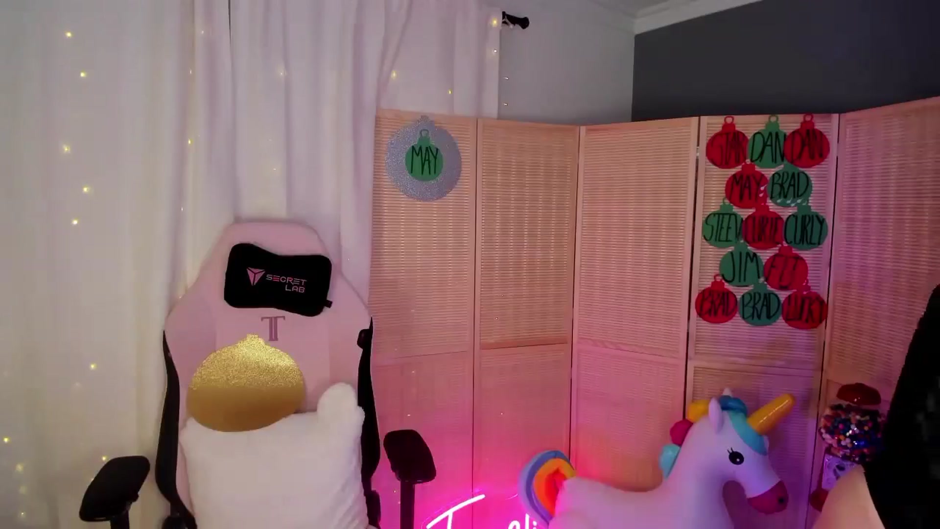 Gallery image thumbnail from MightyEmelia's myfreecams stream on, 12/15/2024, 03:38 image 20 of 20