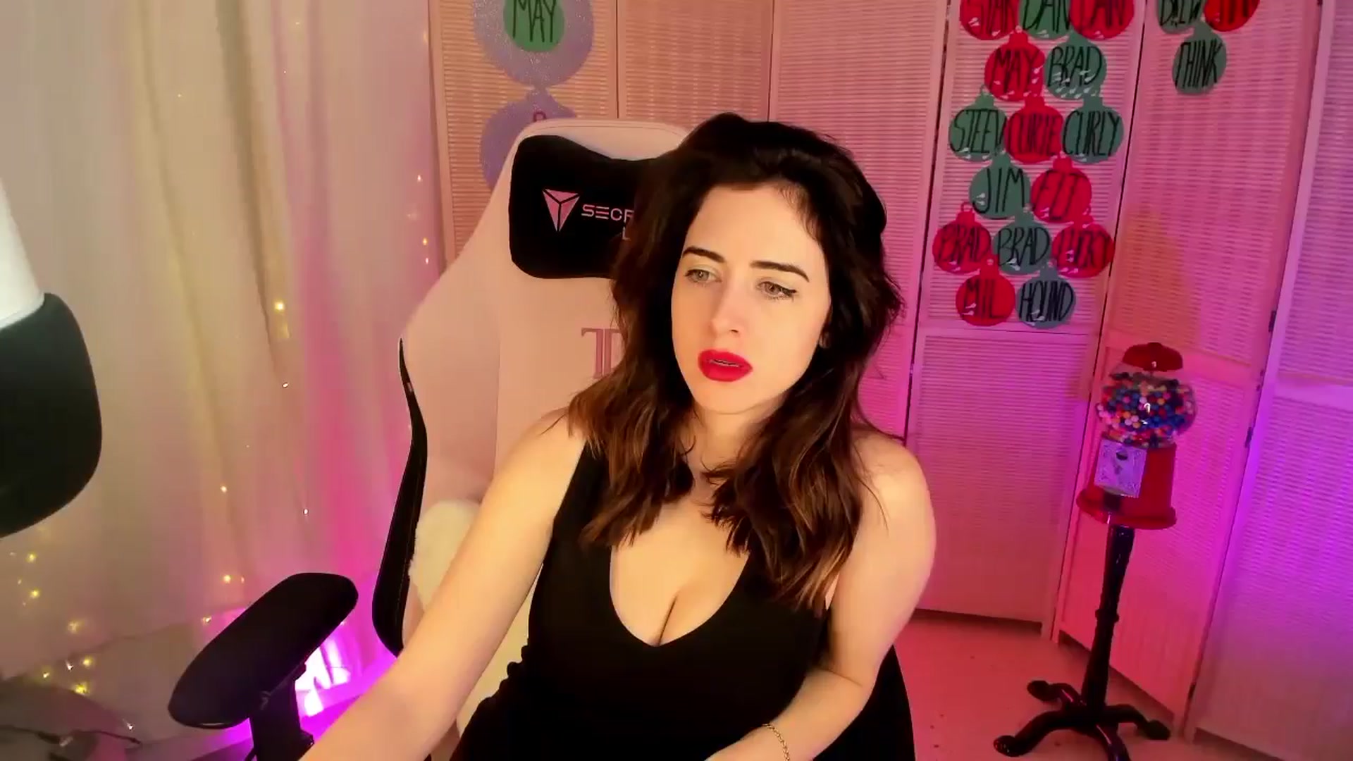 Gallery image thumbnail from MightyEmelia's myfreecams stream on, 01/05/2025, 01:06 image 20 of 20