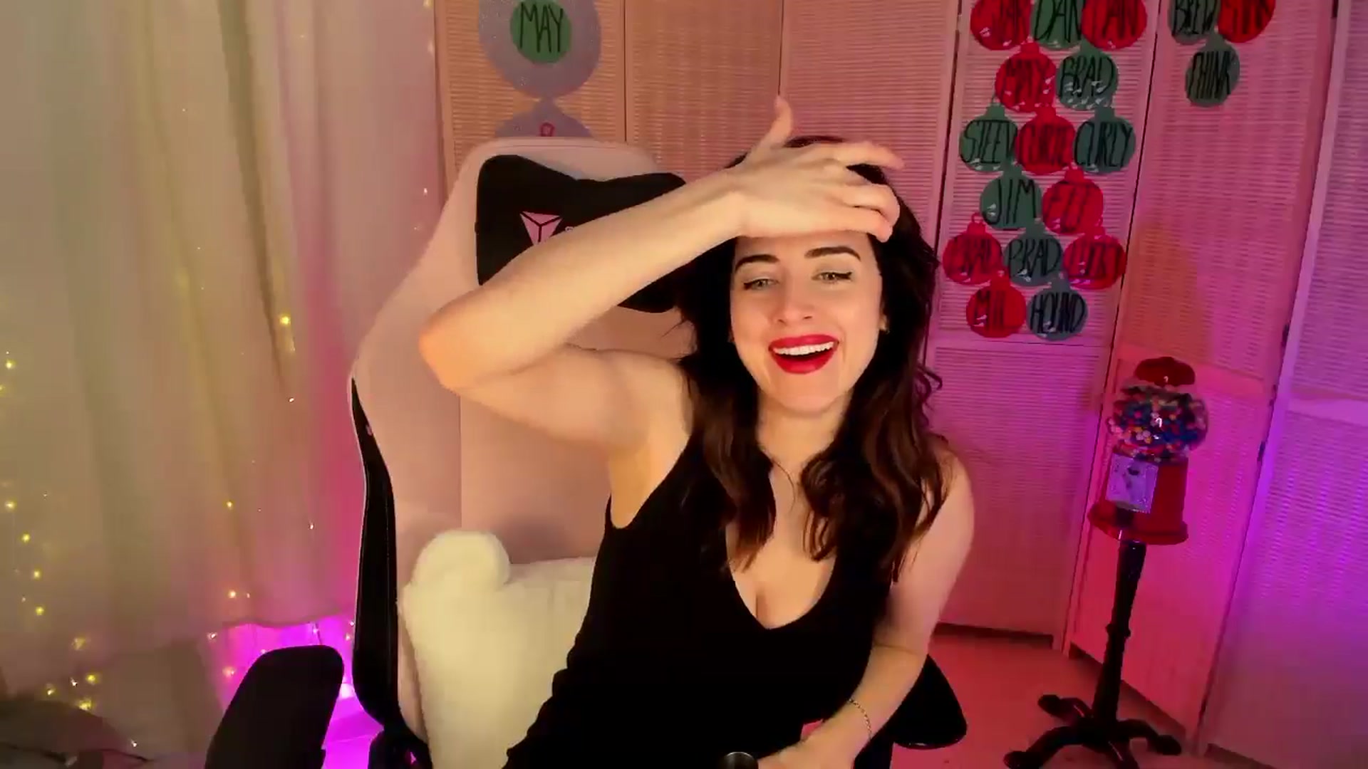 Gallery image thumbnail from MightyEmelia's myfreecams stream on, 01/05/2025, 01:06 image 6 of 20