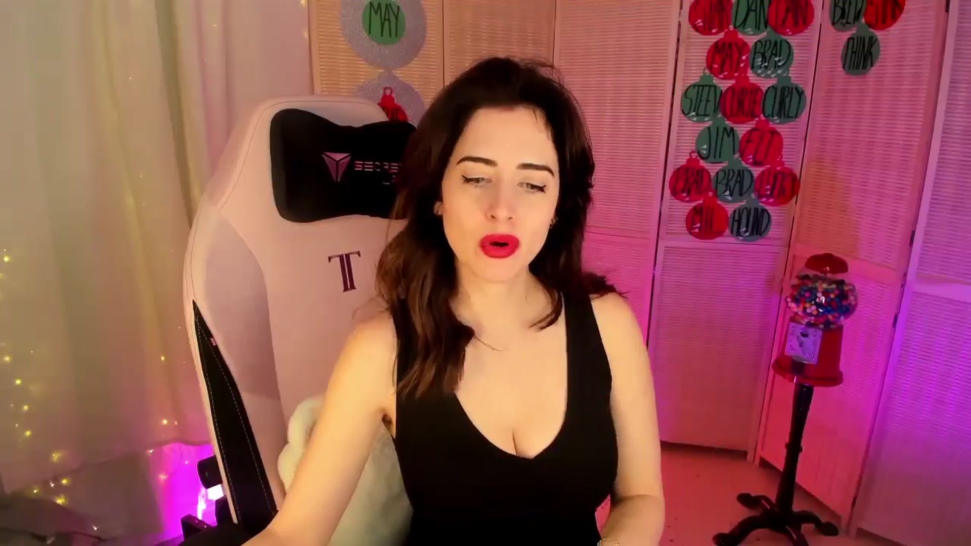 Gallery image thumbnail from MightyEmelia's myfreecams stream on, 01/05/2025, 01:06 image 8 of 20