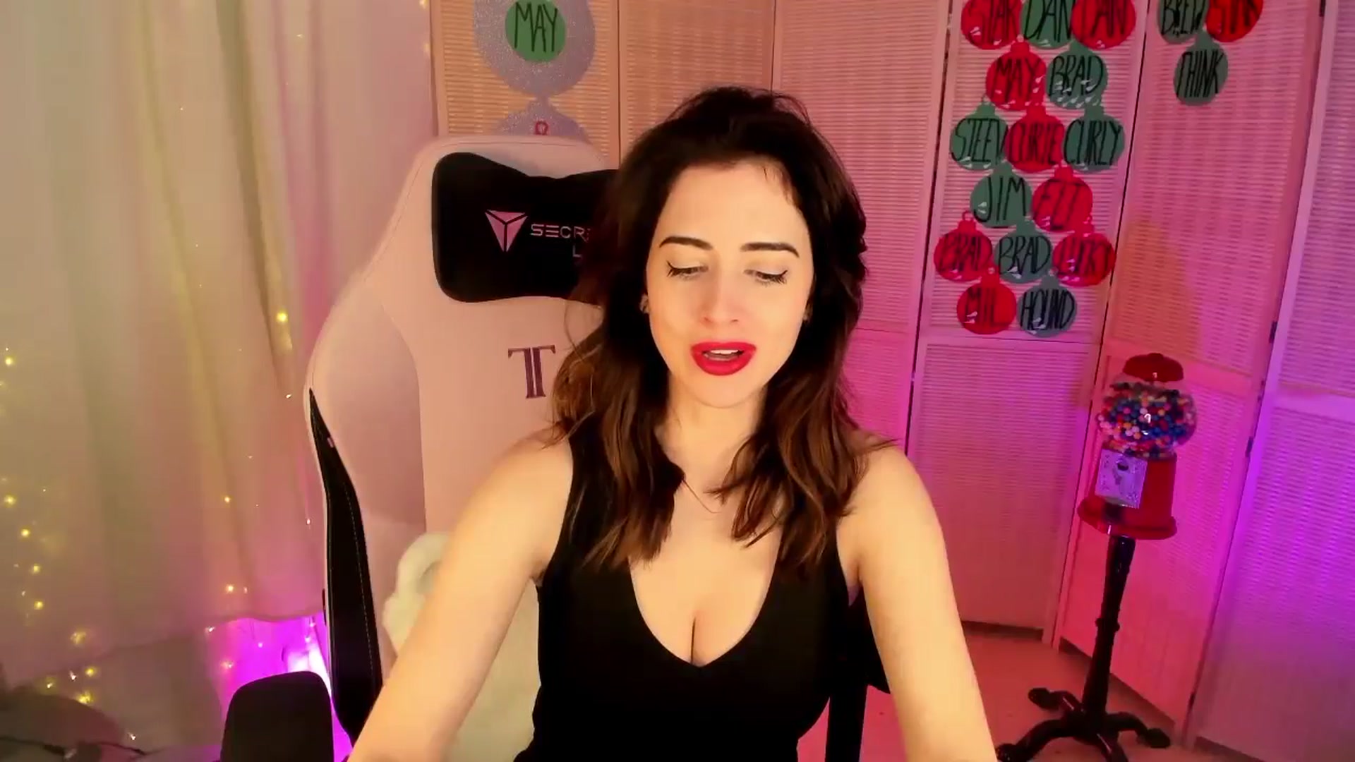 Gallery image thumbnail from MightyEmelia's myfreecams stream on, 01/05/2025, 01:06 image 7 of 20