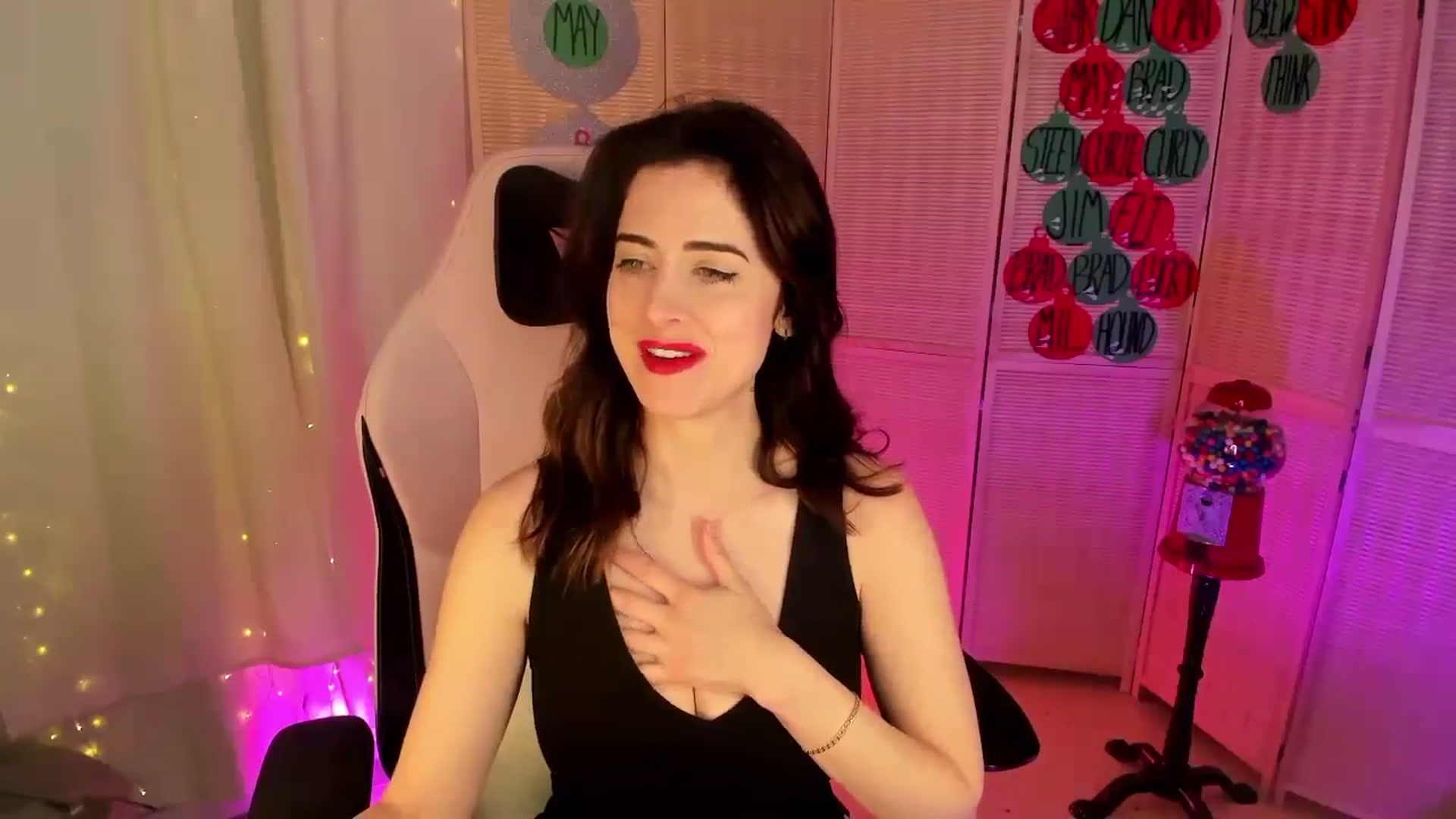 Gallery image thumbnail from MightyEmelia's myfreecams stream on, 01/05/2025, 01:06 image 4 of 20