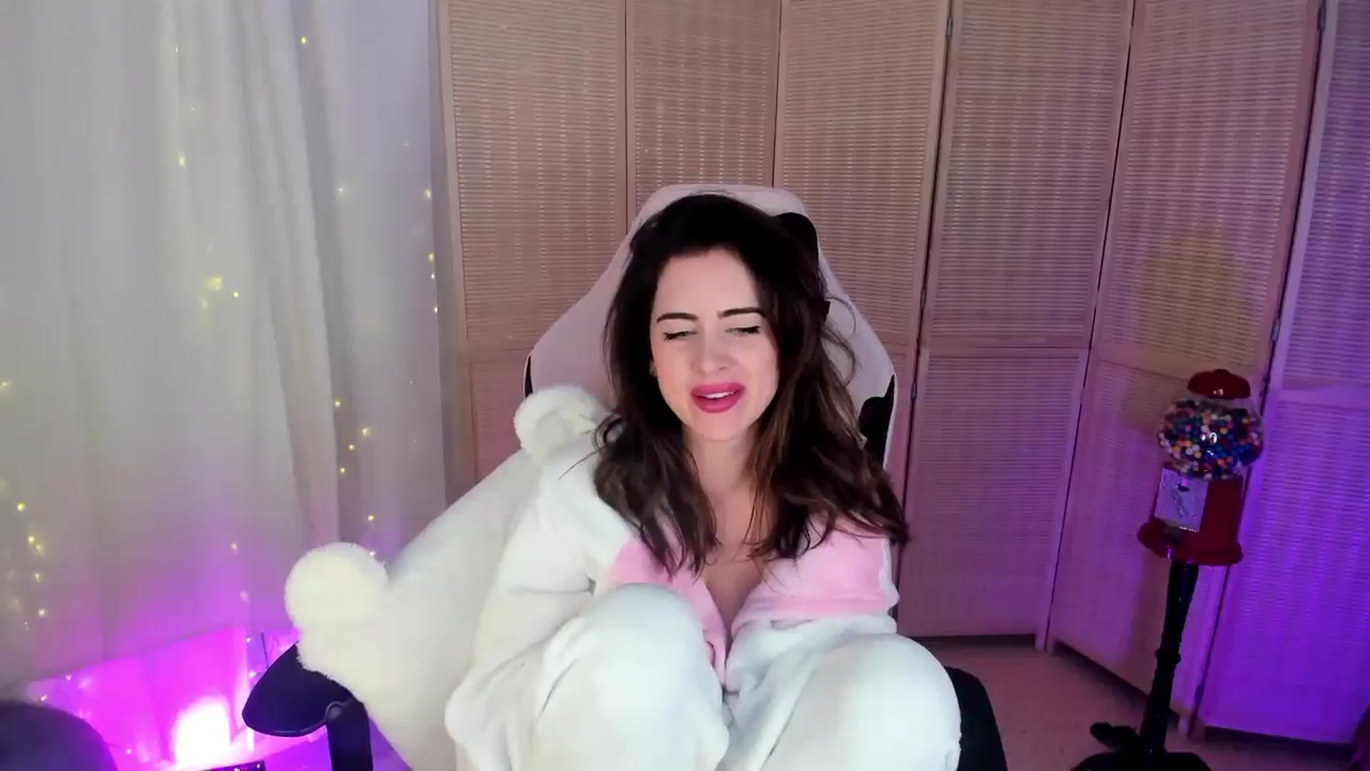 Gallery image thumbnail from MightyEmelia's myfreecams stream on, 01/19/2025, 05:18 image 3 of 20