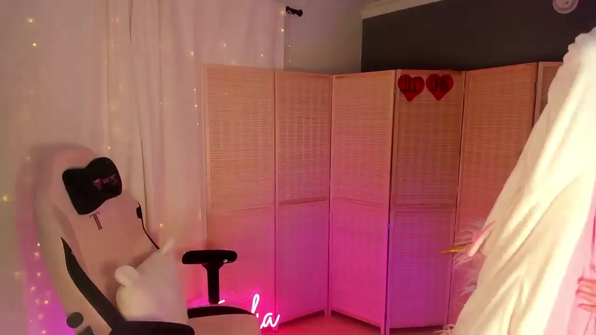 Gallery image thumbnail from MightyEmelia's myfreecams stream on, 02/09/2025, 04:00 image 11 of 20