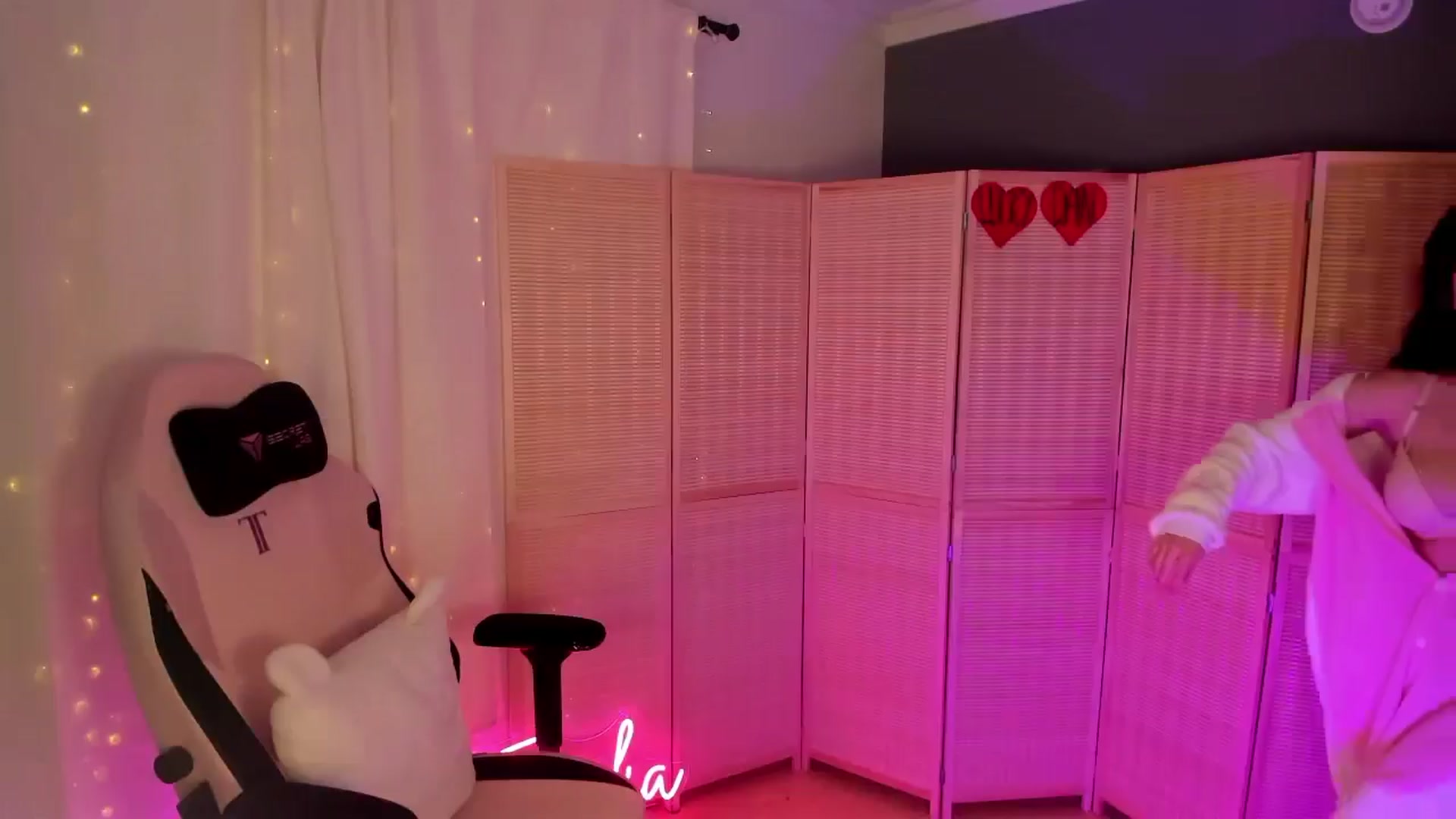 Gallery image thumbnail from MightyEmelia's myfreecams stream on, 02/09/2025, 04:00 image 12 of 20