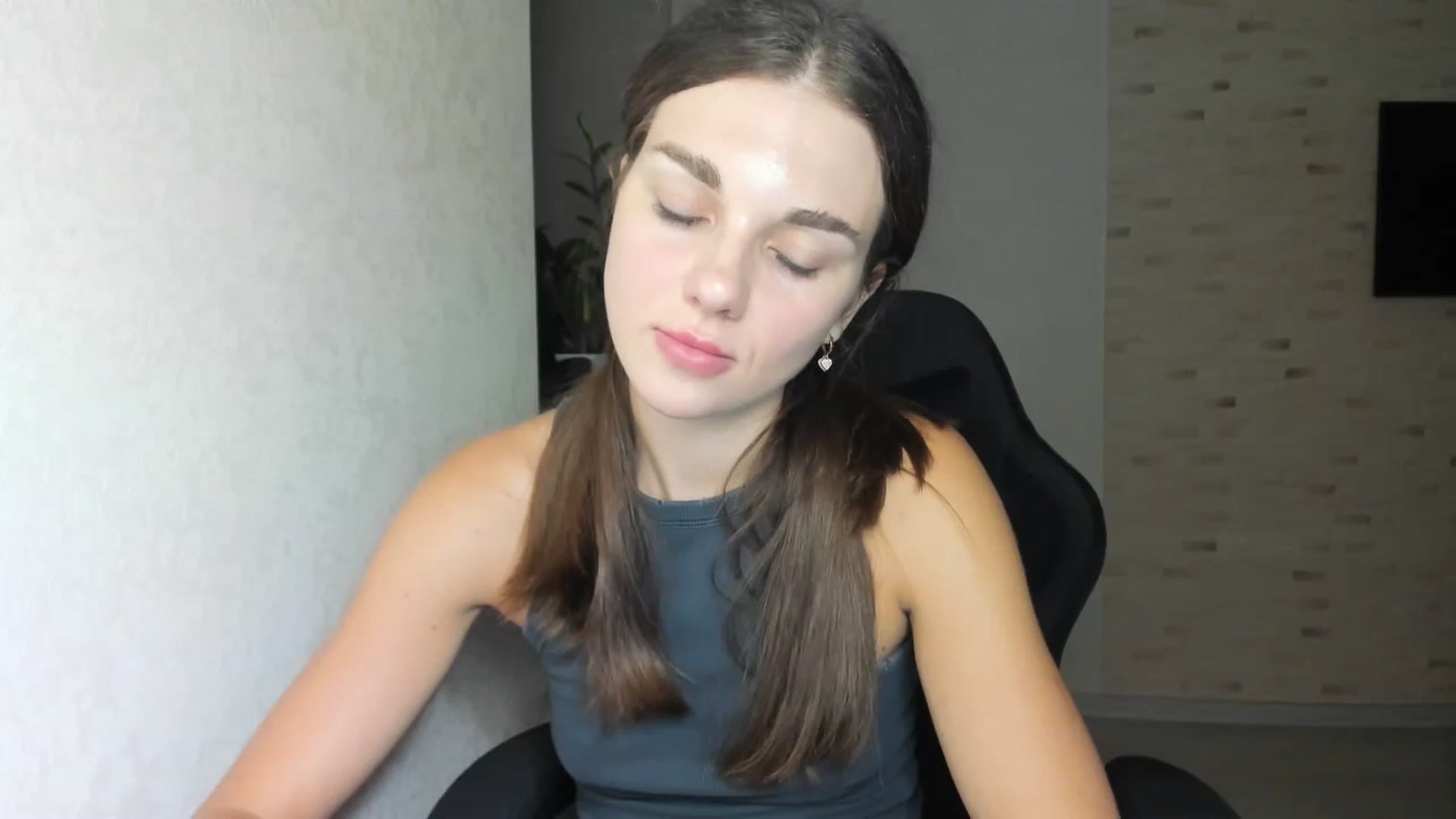 Gallery image thumbnail from Mihellii's myfreecams stream on, 09/03/2024, 22:10 image 6 of 20