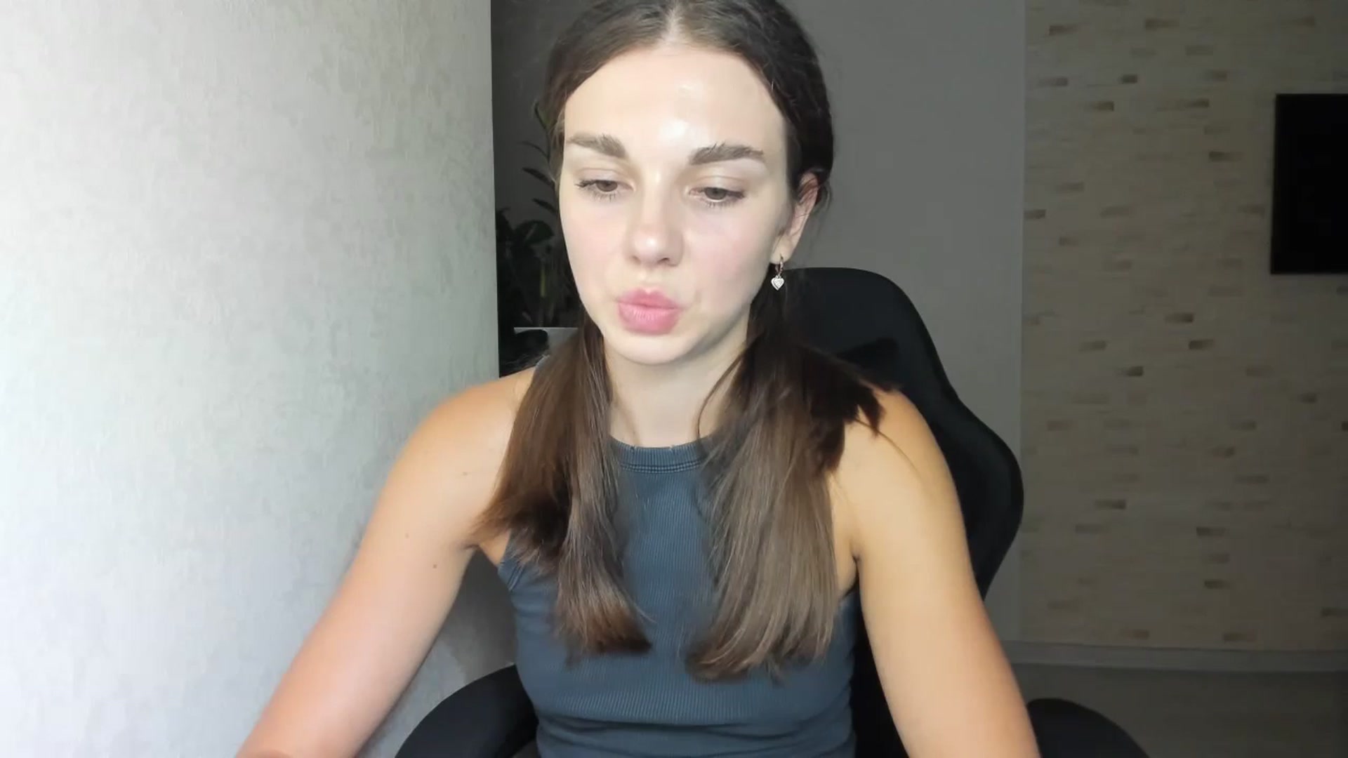 Gallery image thumbnail from Mihellii's myfreecams stream on, 09/03/2024, 22:10 image 5 of 20