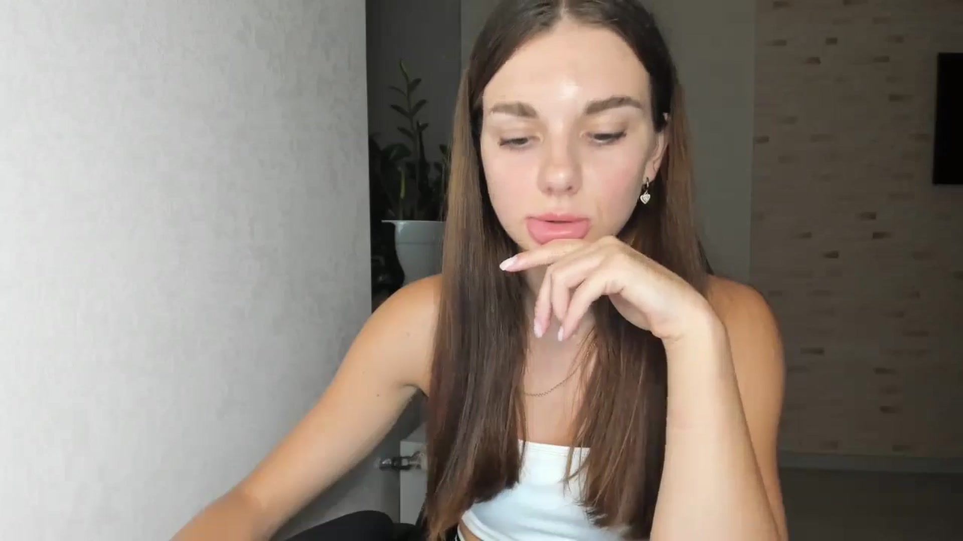 Gallery image thumbnail from Mihellii's myfreecams stream on, 09/04/2024, 20:48 image 14 of 20