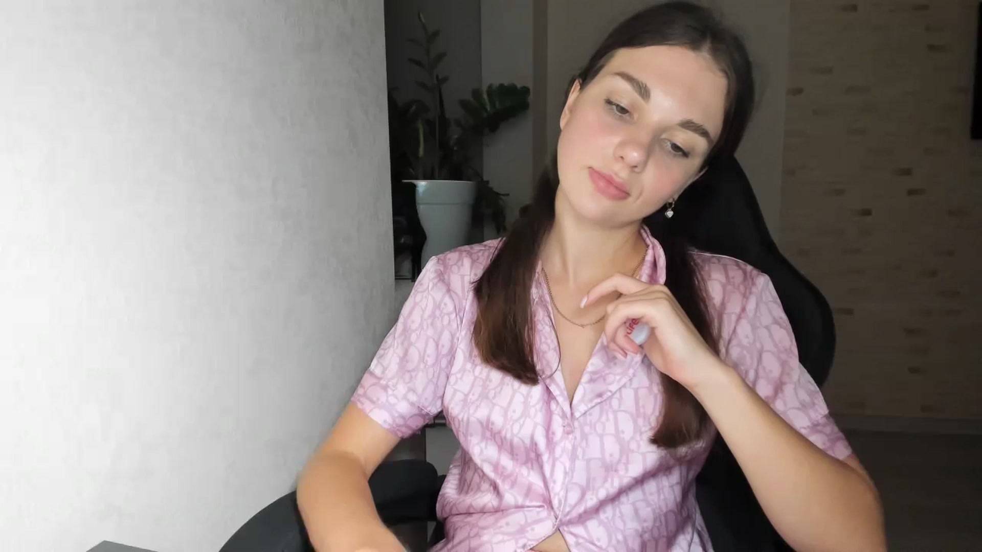 Gallery image thumbnail from Mihellii's myfreecams stream on, 09/05/2024, 18:17 image 15 of 20