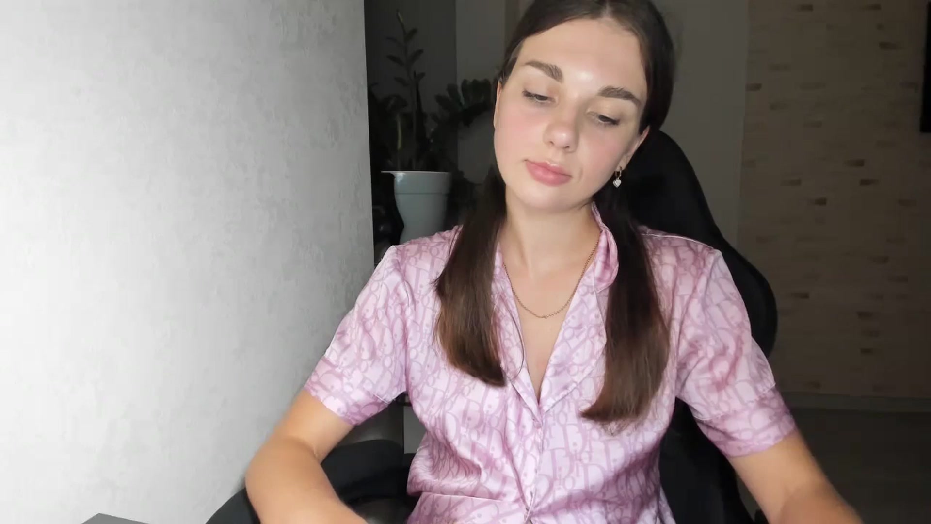 Gallery image thumbnail from Mihellii's myfreecams stream on, 09/05/2024, 18:17 image 8 of 20
