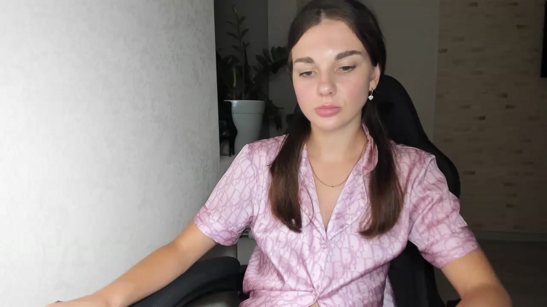 Gallery image thumbnail from Mihellii's myfreecams stream on, 09/05/2024, 18:17 image 20 of 20
