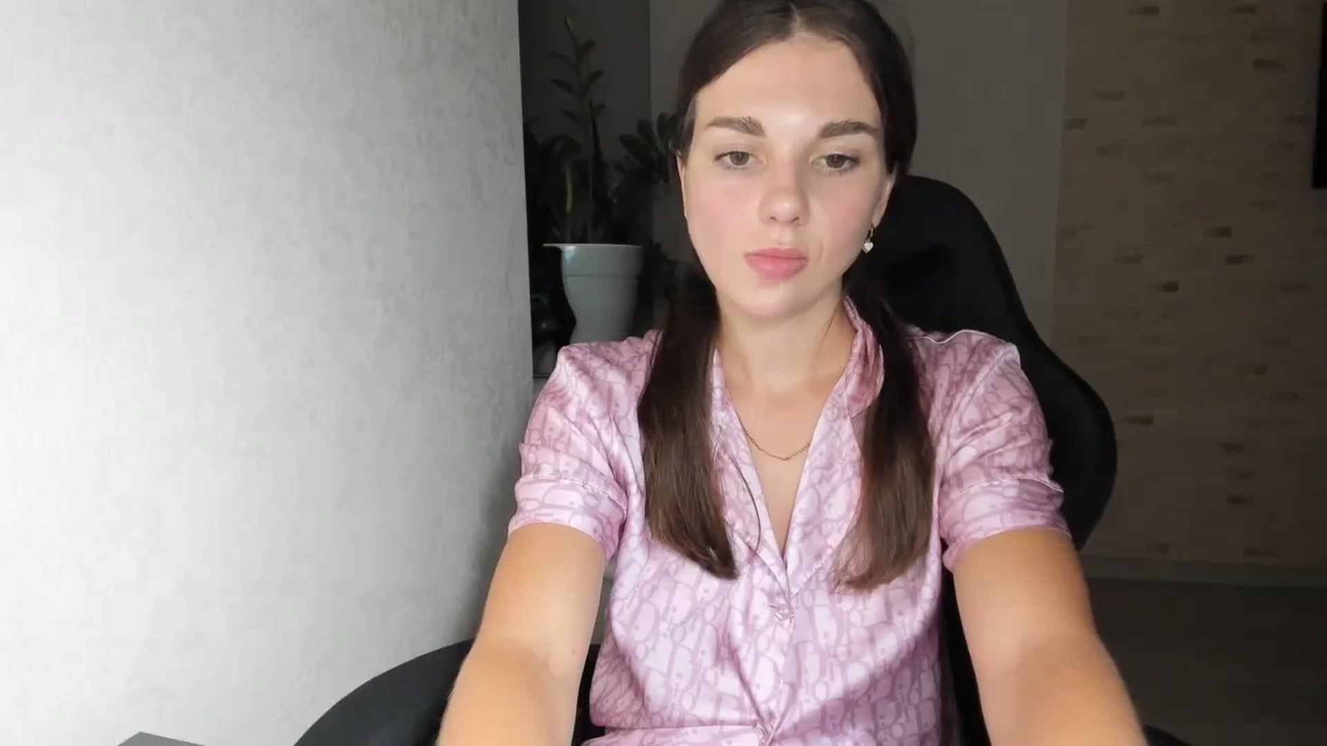 Gallery image thumbnail from Mihellii's myfreecams stream on, 09/05/2024, 18:17 image 19 of 20