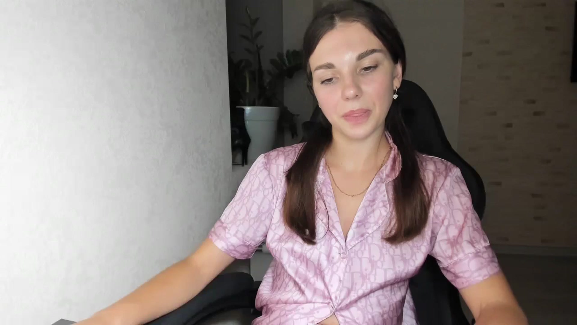 Gallery image thumbnail from Mihellii's myfreecams stream on, 09/05/2024, 18:17 image 17 of 20