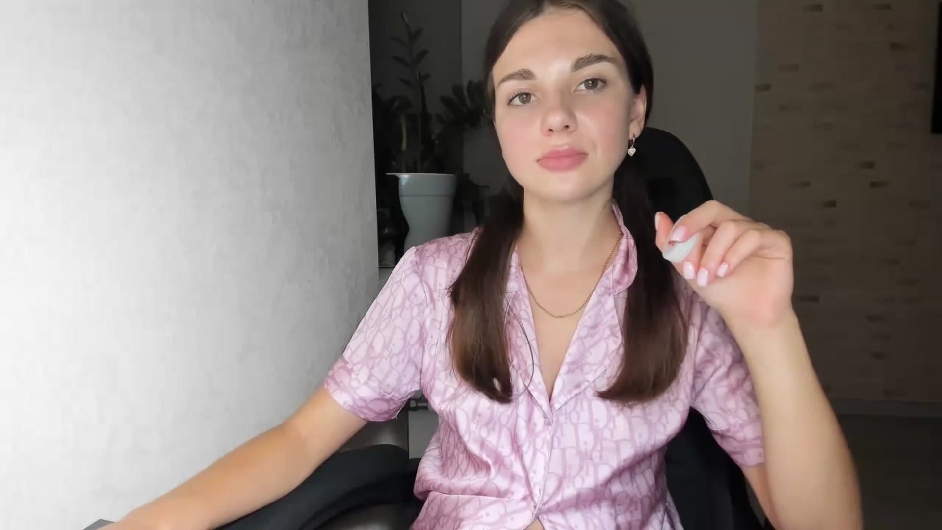Gallery image thumbnail from Mihellii's myfreecams stream on, 09/05/2024, 18:17 image 10 of 20