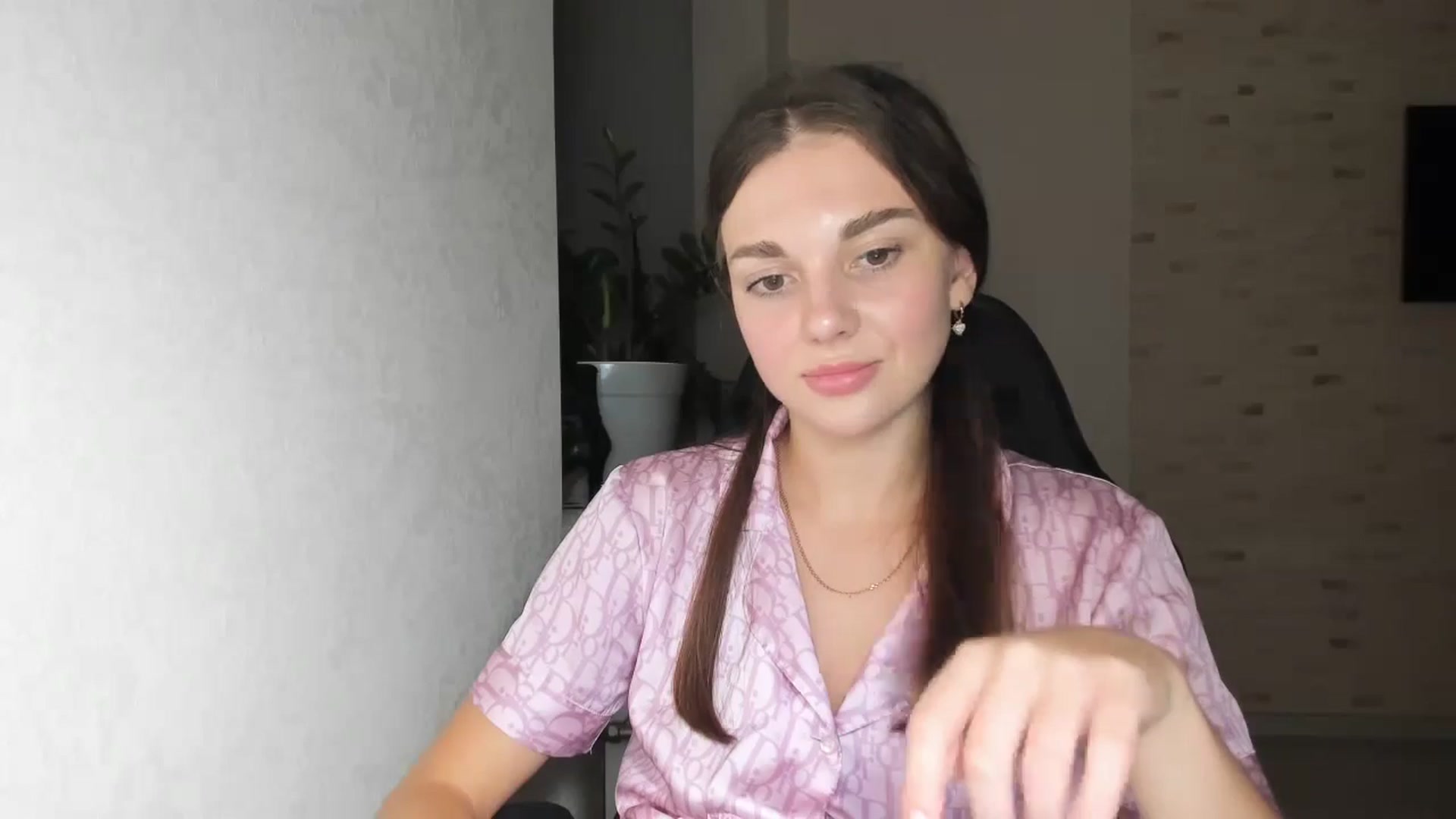 Gallery image thumbnail from Mihellii's myfreecams stream on, 09/05/2024, 18:47 image 4 of 20