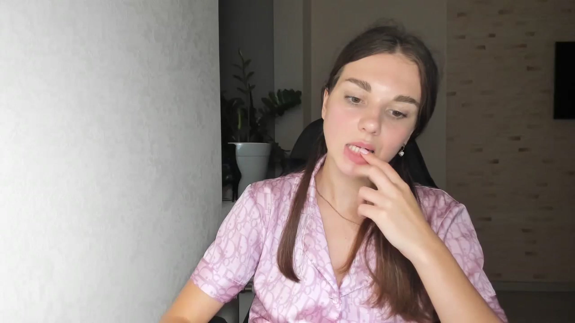 Gallery image thumbnail from Mihellii's myfreecams stream on, 09/05/2024, 18:47 image 16 of 20