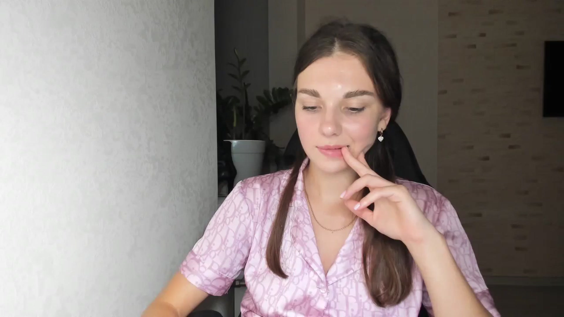 Gallery image thumbnail from Mihellii's myfreecams stream on, 09/05/2024, 18:47 image 9 of 20