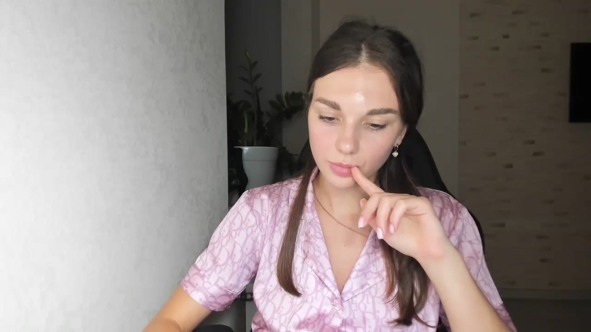 Gallery image thumbnail from Mihellii's myfreecams stream on, 09/05/2024, 18:47 image 11 of 20