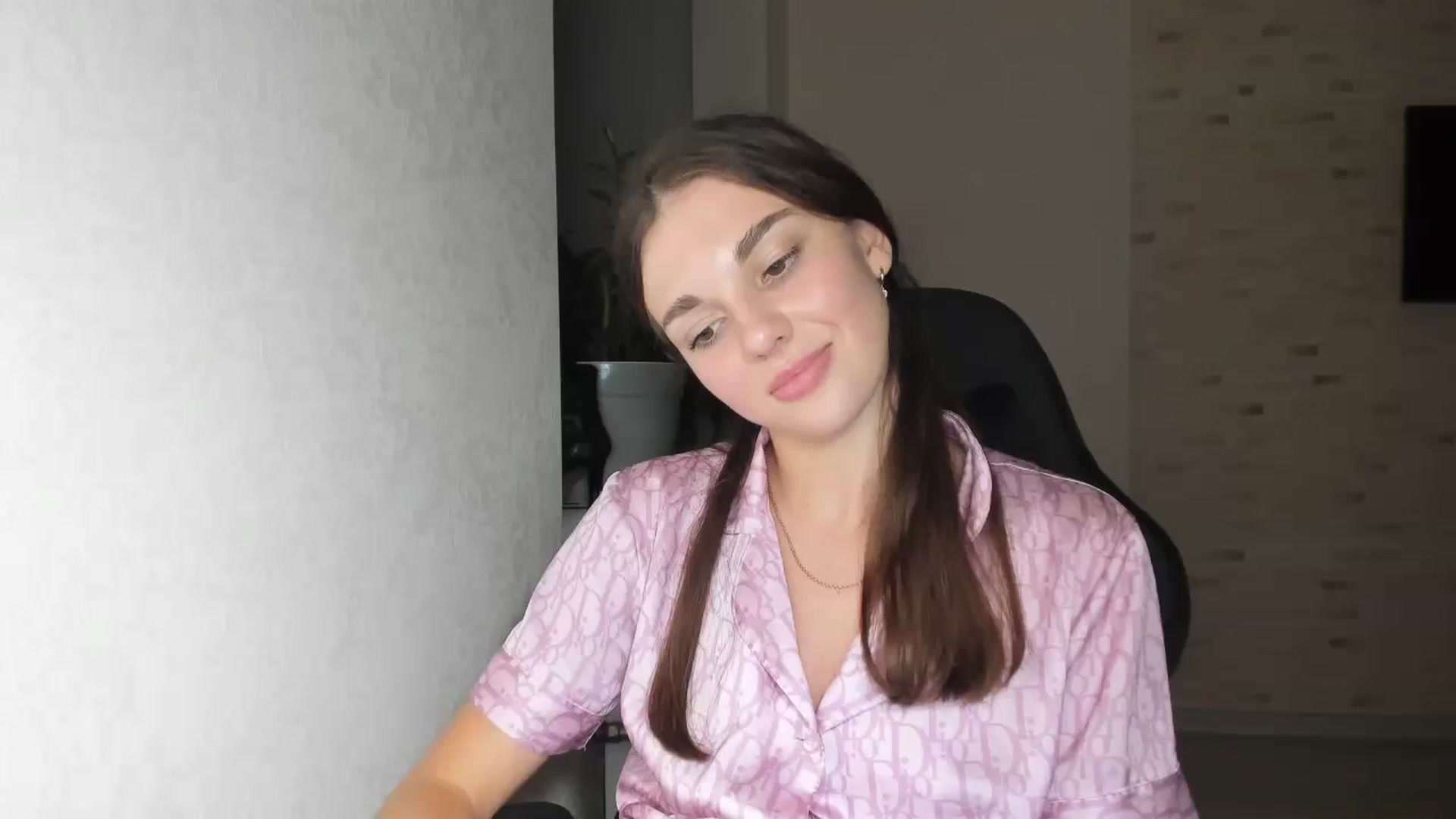 Gallery image thumbnail from Mihellii's myfreecams stream on, 09/05/2024, 18:47 image 6 of 20