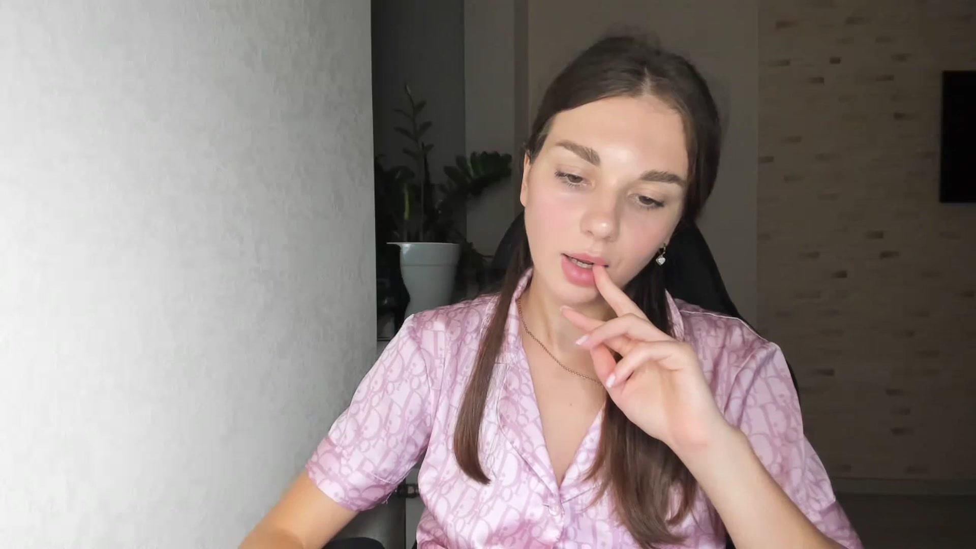 Gallery image thumbnail from Mihellii's myfreecams stream on, 09/05/2024, 18:47 image 14 of 20