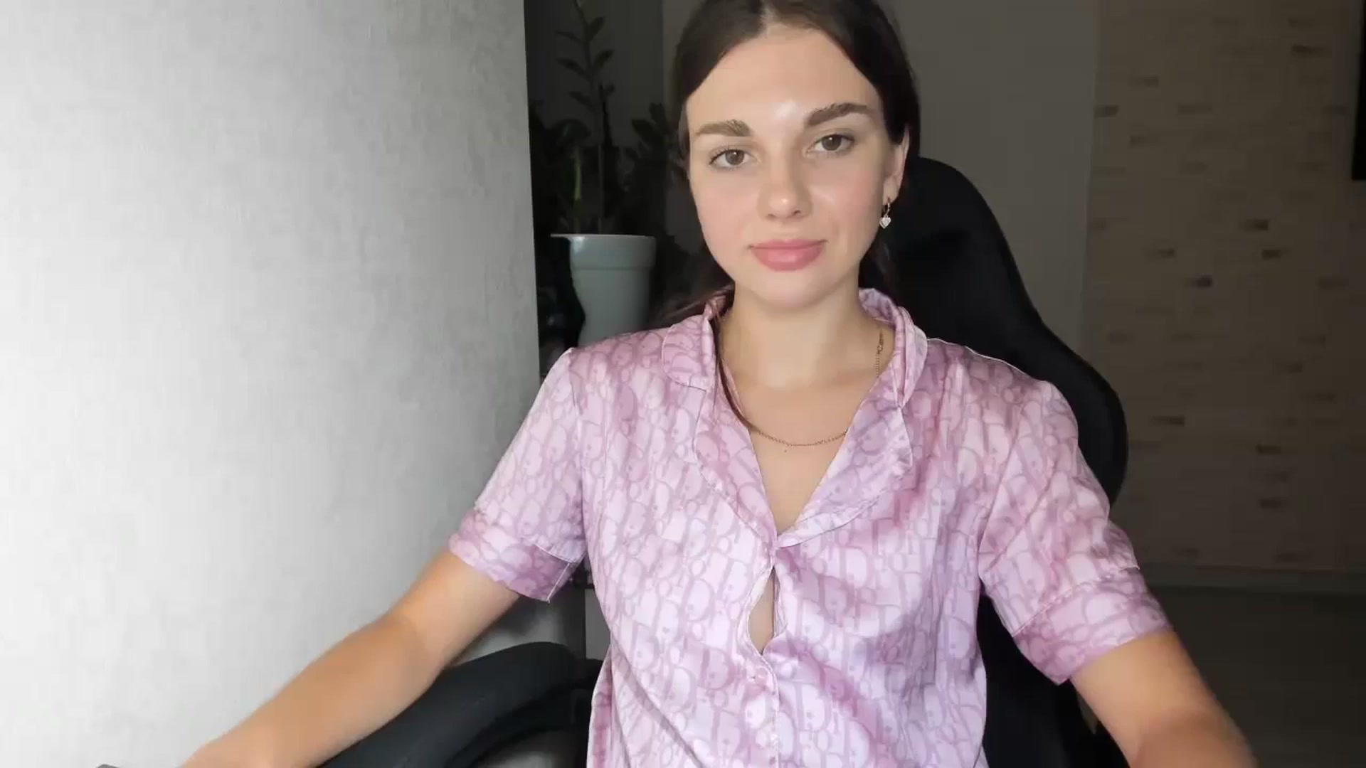Gallery image thumbnail from Mihellii's myfreecams stream on, 09/05/2024, 20:42 image 14 of 20