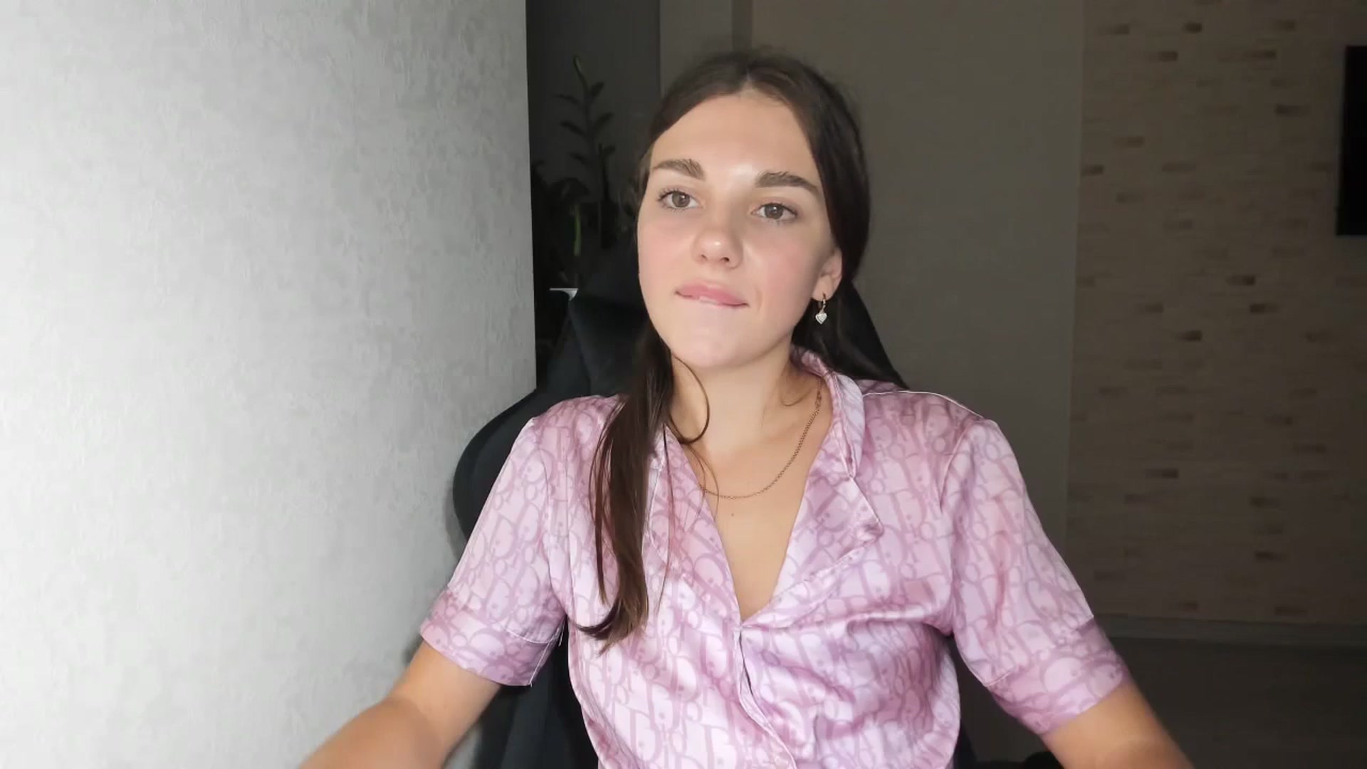 Gallery image thumbnail from Mihellii's myfreecams stream on, 09/05/2024, 21:47 image 8 of 20