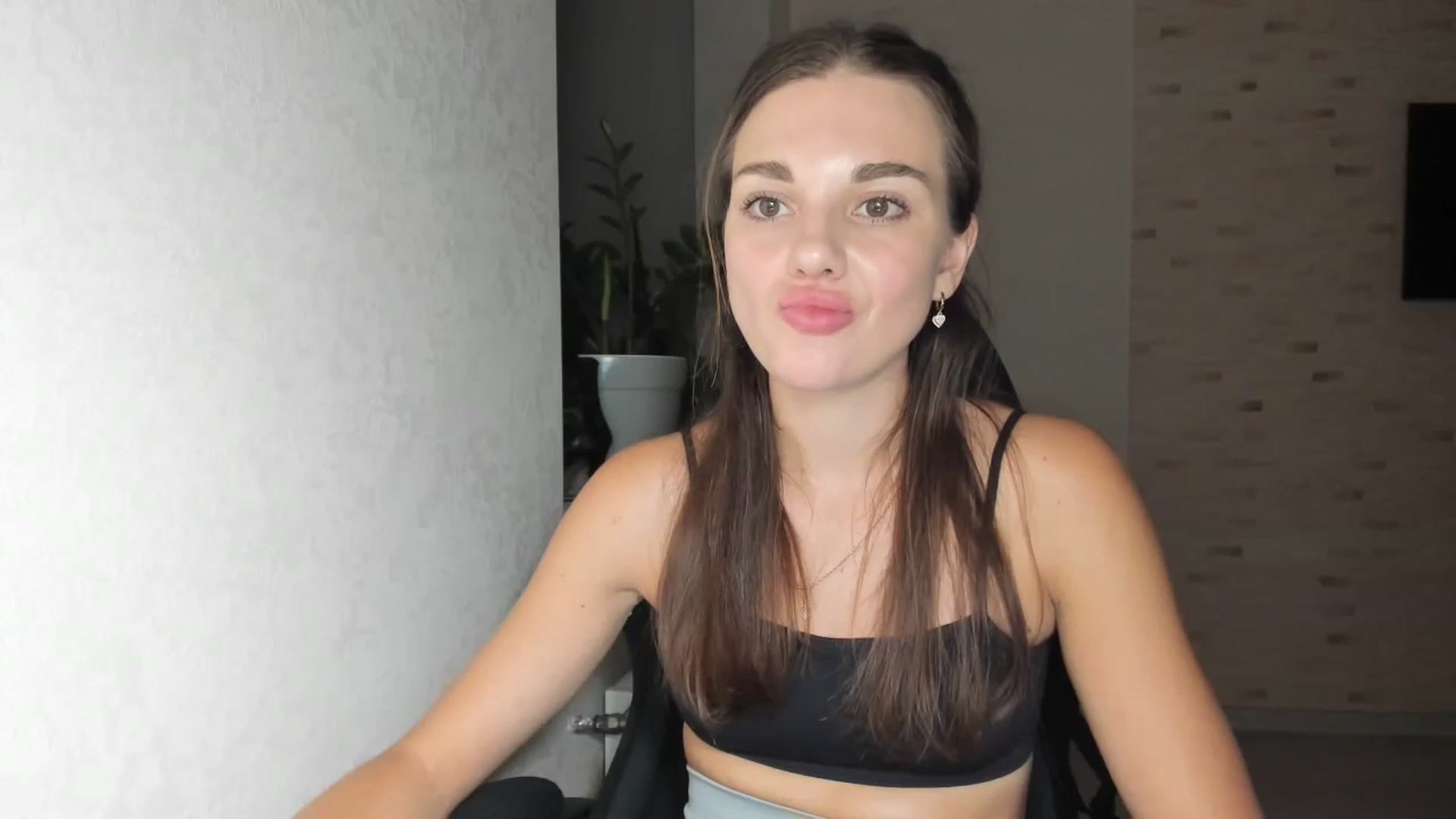 Gallery image thumbnail from Mihellii's myfreecams stream on, 09/06/2024, 20:23 image 3 of 20