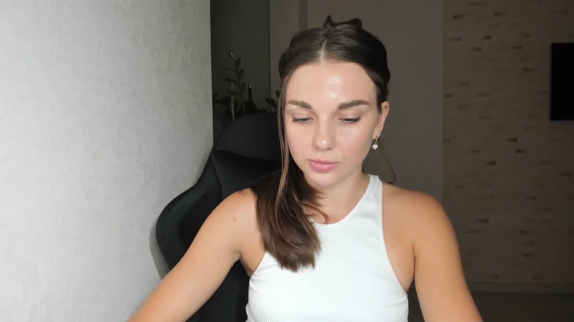 Gallery image thumbnail from Mihellii's myfreecams stream on, 09/11/2024, 22:24 image 8 of 20