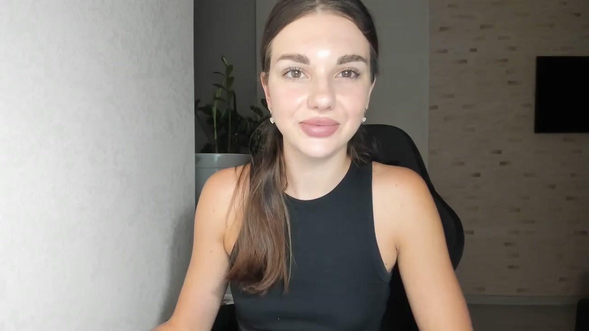 Gallery image thumbnail from Mihellii's myfreecams stream on, 09/12/2024, 16:25 image 3 of 20
