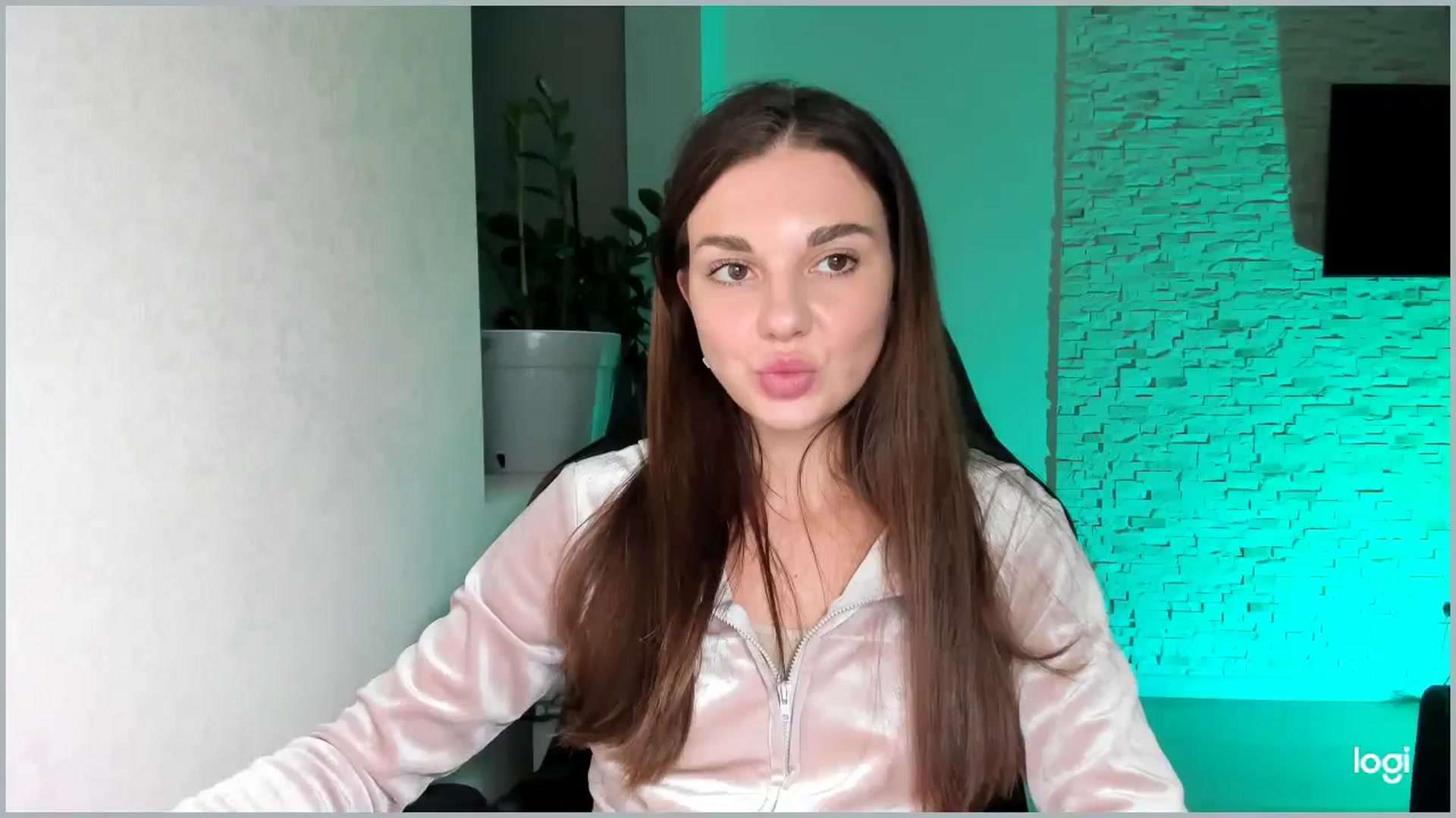 Gallery image thumbnail from Mihellii's myfreecams stream on, 09/19/2024, 20:08 image 1 of 20