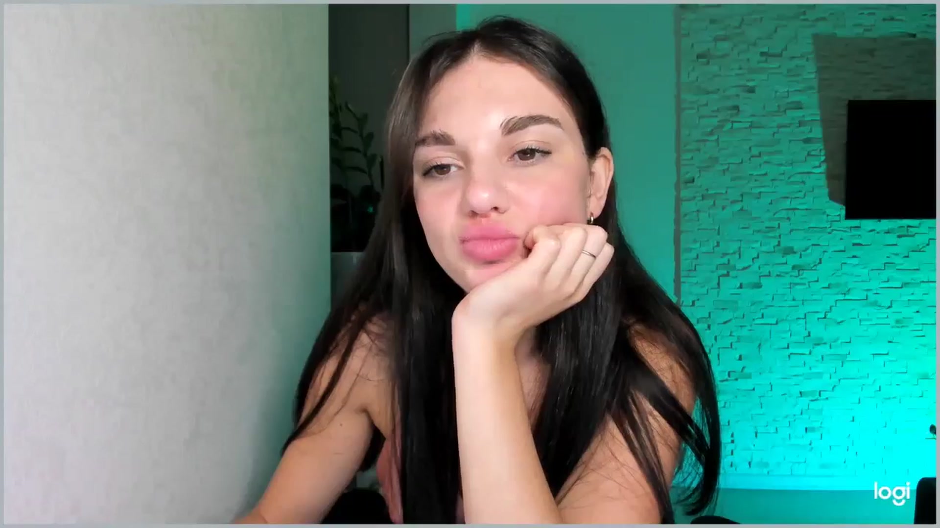 Gallery image thumbnail from Mihellii's myfreecams stream on, 09/30/2024, 17:54 image 9 of 20