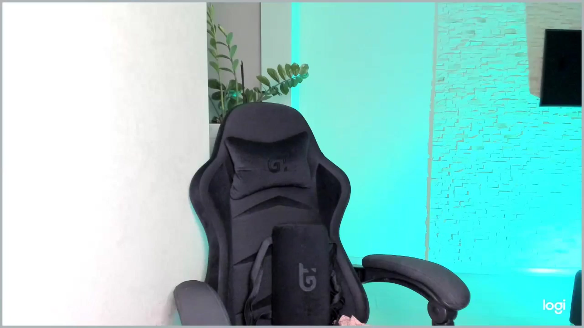Gallery image thumbnail from Mihellii's myfreecams stream on, 10/01/2024, 18:45 image 11 of 20