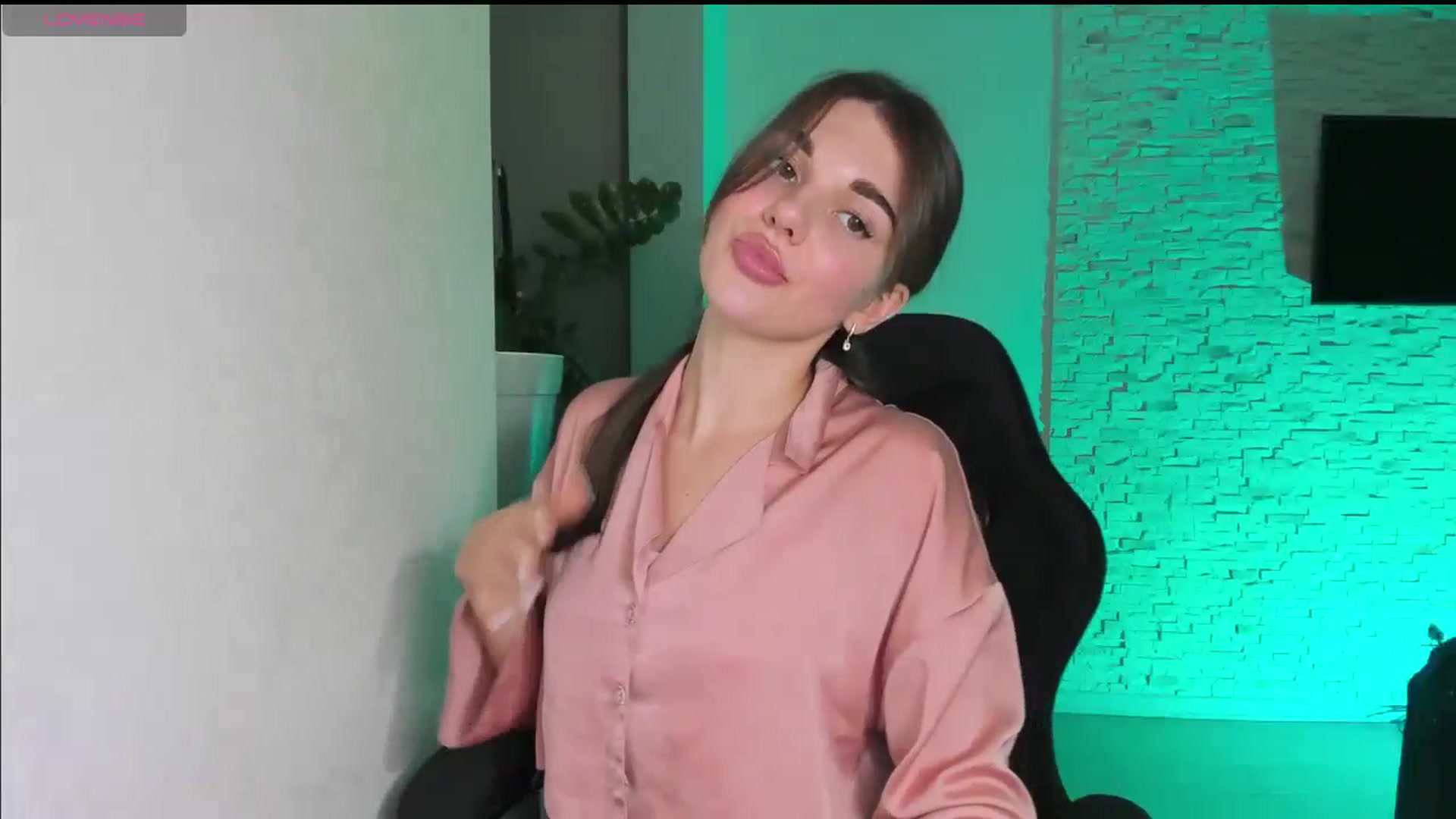 Gallery image thumbnail from Mihellii's myfreecams stream on, 10/21/2024, 16:33 image 13 of 20