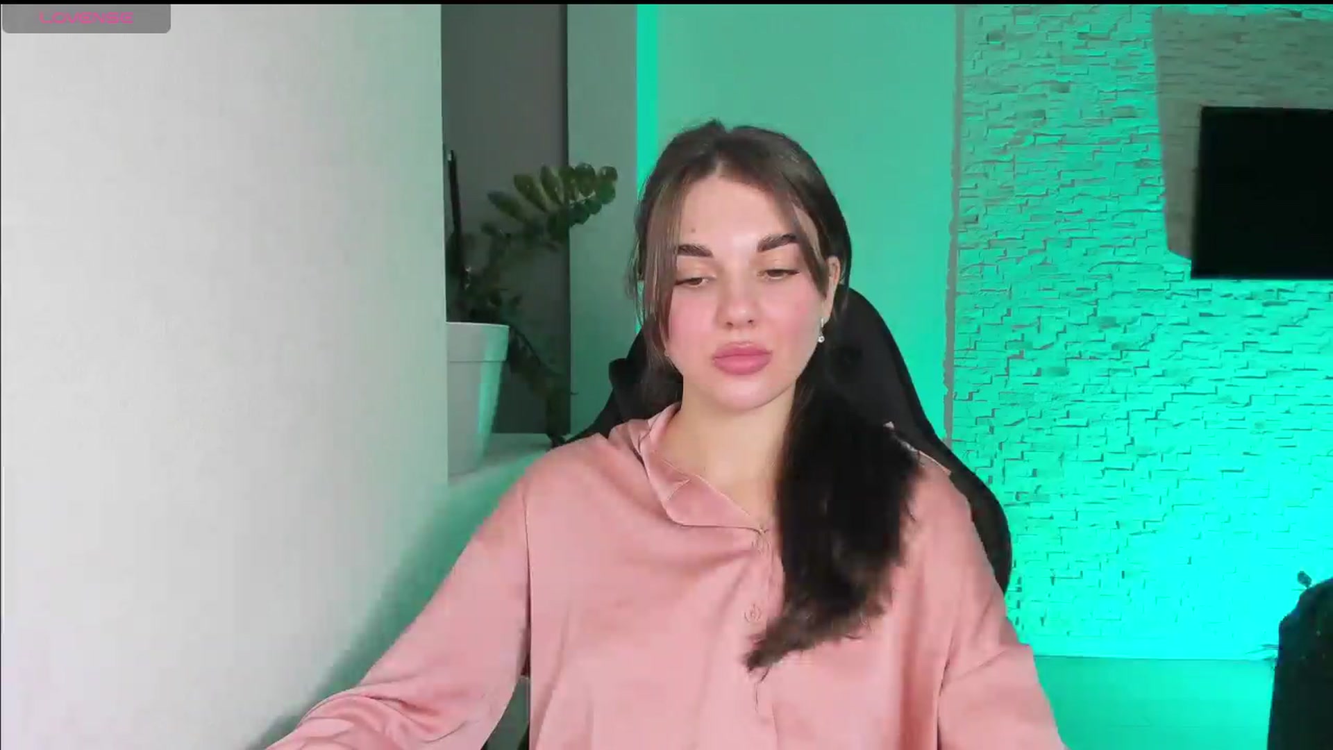 Gallery image thumbnail from Mihellii's myfreecams stream on, 10/21/2024, 16:33 image 19 of 20