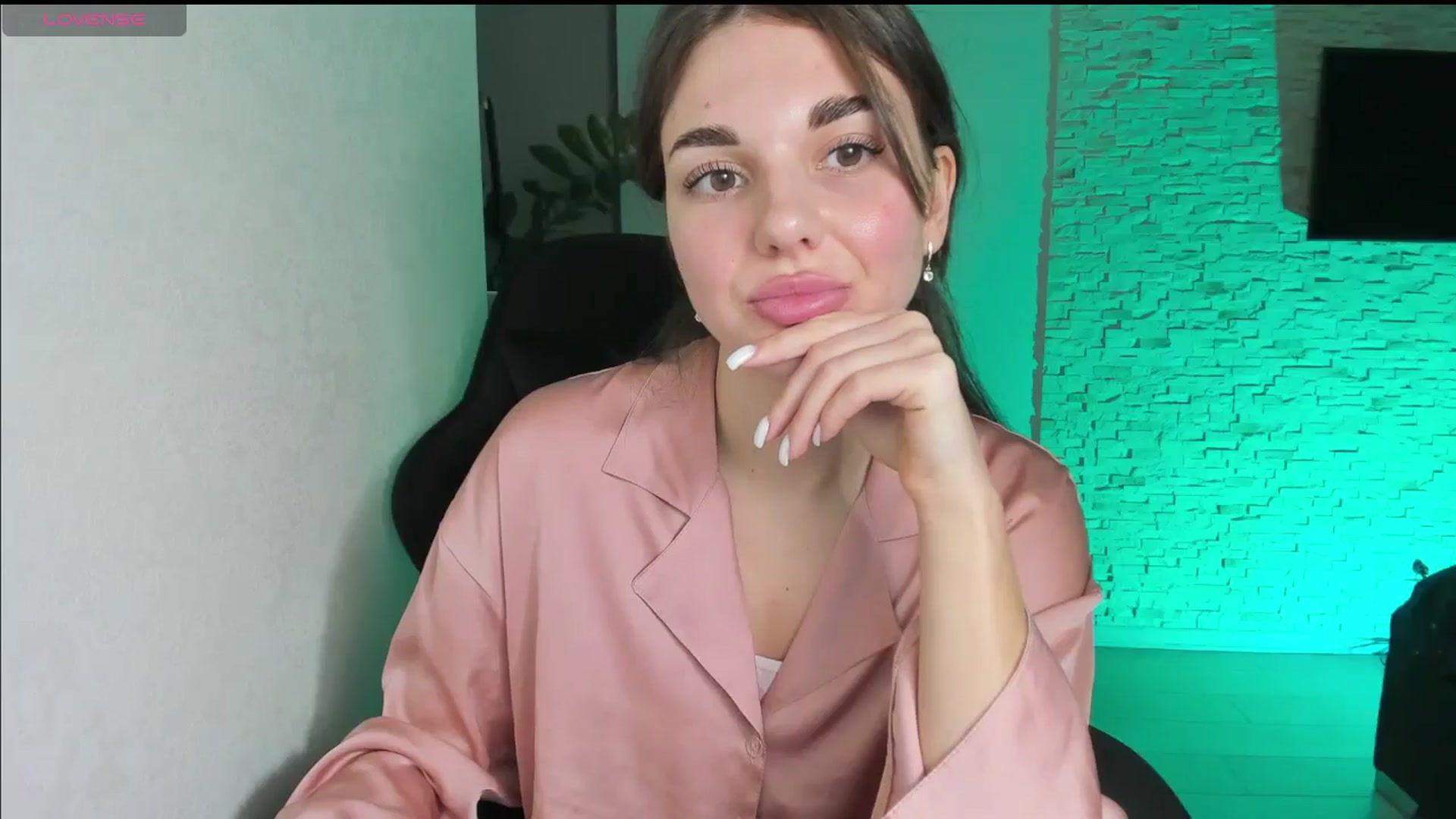 Gallery image thumbnail from Mihellii's myfreecams stream on, 10/21/2024, 17:14 image 17 of 20
