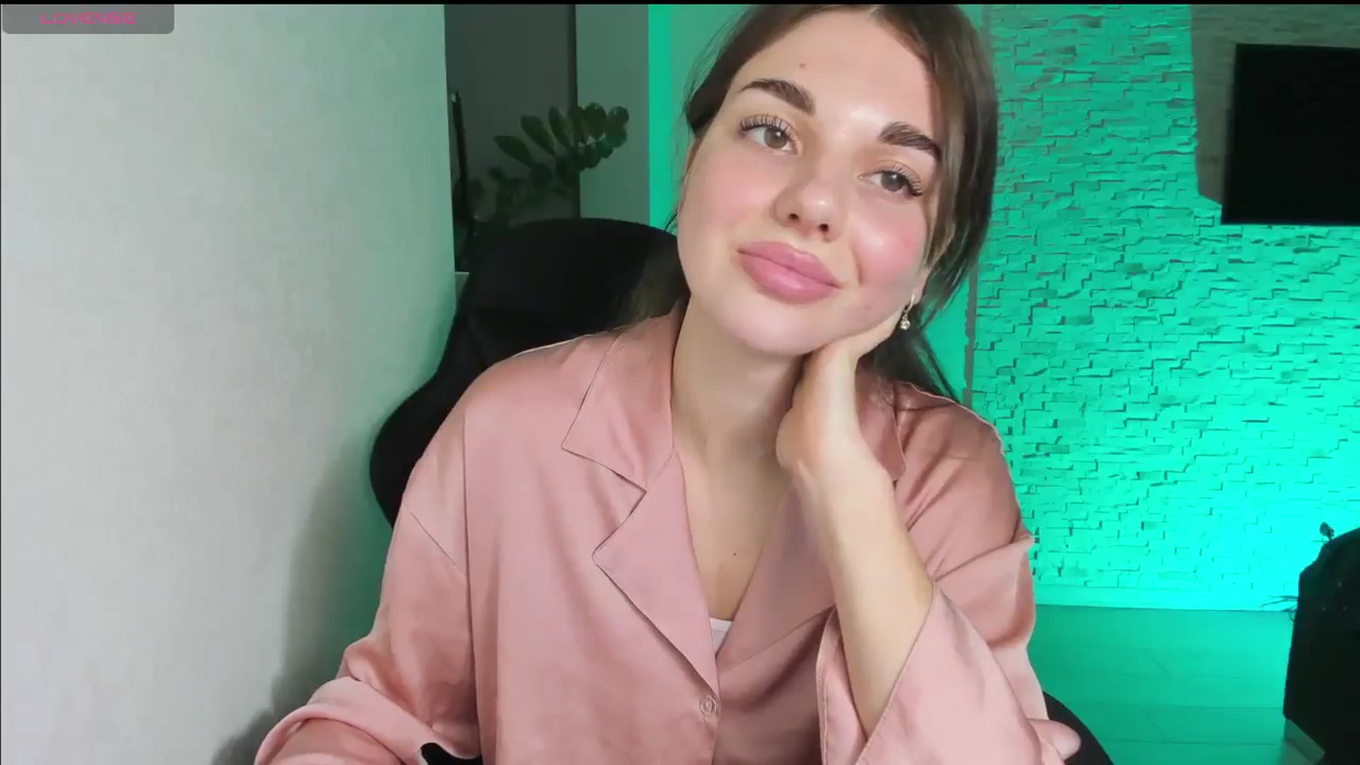 Gallery image thumbnail from Mihellii's myfreecams stream on, 10/21/2024, 17:14 image 19 of 20