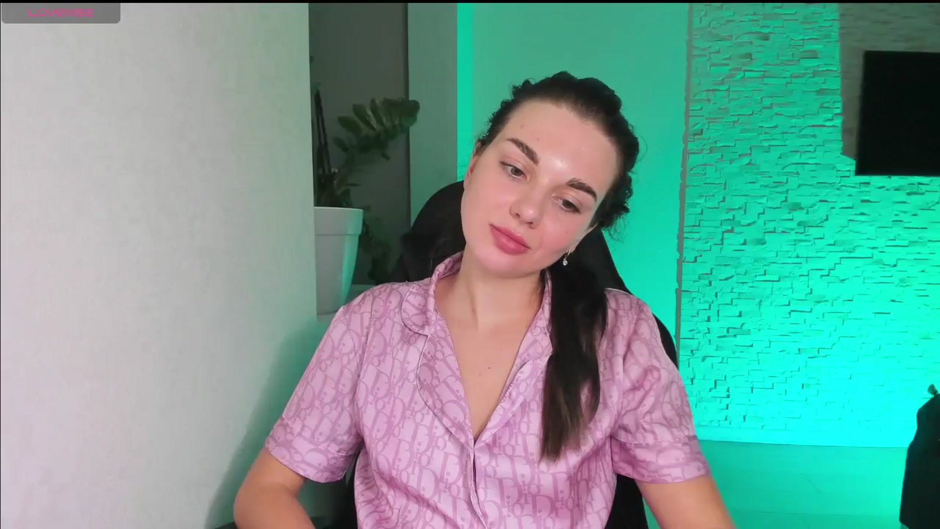 Gallery image thumbnail from Mihellii's myfreecams stream on, 10/23/2024, 21:03 image 13 of 20