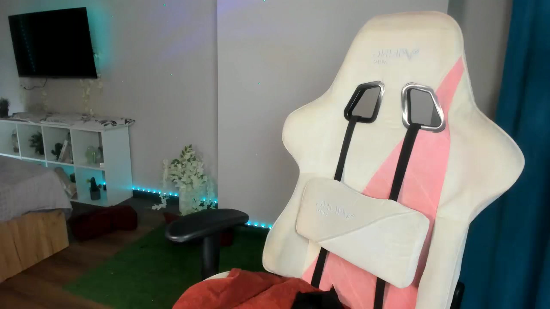 Gallery image thumbnail from Miichell_Star's myfreecams stream on, 11/22/2022, 09:02 image 10 of 20