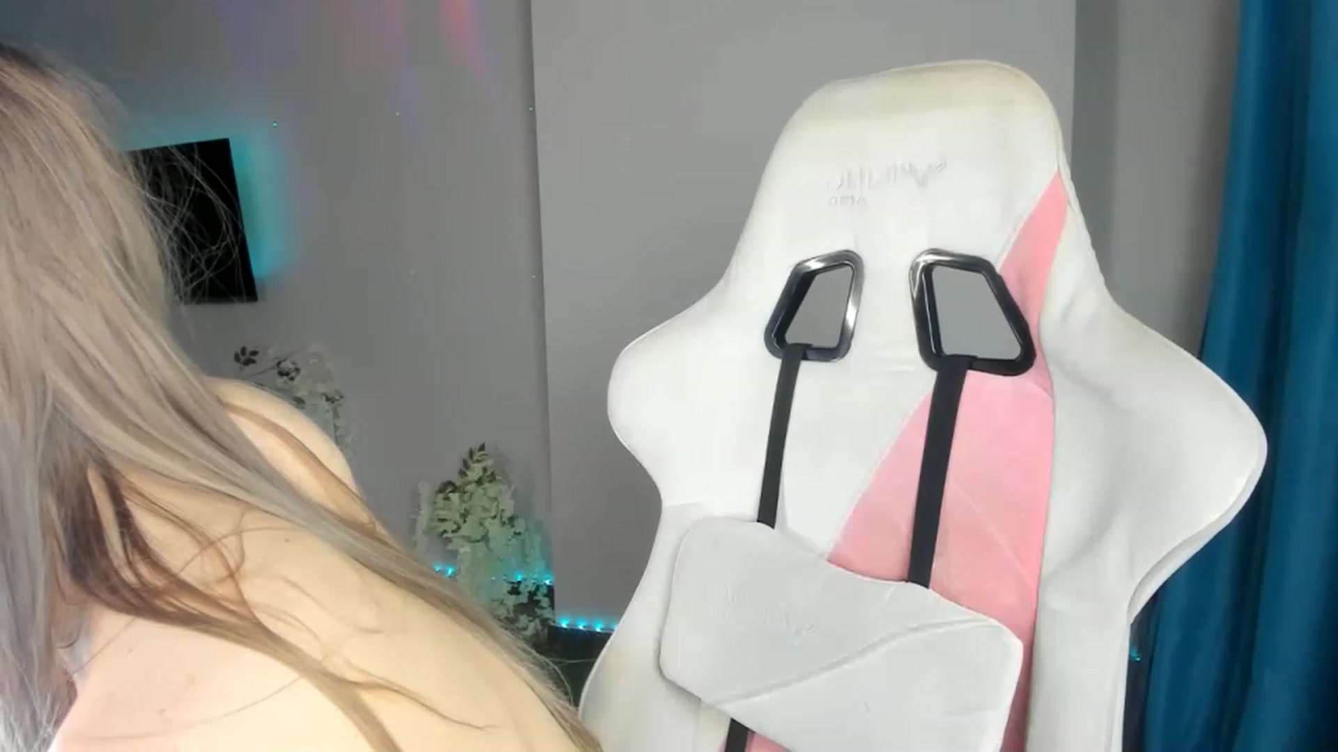 Gallery image thumbnail from Miichell_Star's myfreecams stream on, 11/27/2022, 10:19 image 12 of 20