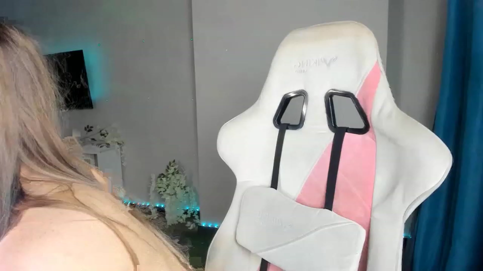 Gallery image thumbnail from Miichell_Star's myfreecams stream on, 11/27/2022, 10:19 image 10 of 20