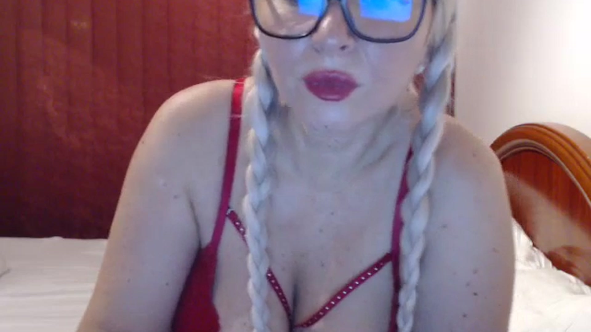 Gallery image thumbnail from Mika__'s myfreecams stream on, 01/01/2024, 19:45 image 4 of 20