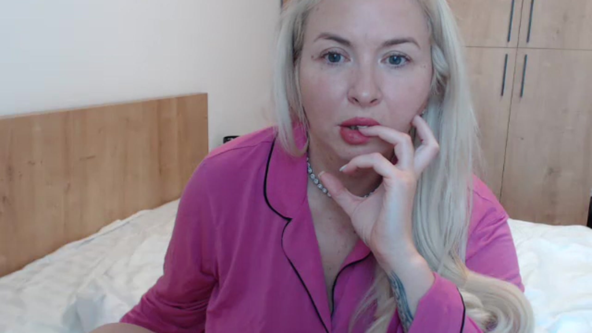 Gallery image thumbnail from Mika__'s myfreecams stream on, 01/29/2024, 12:54 image 17 of 20