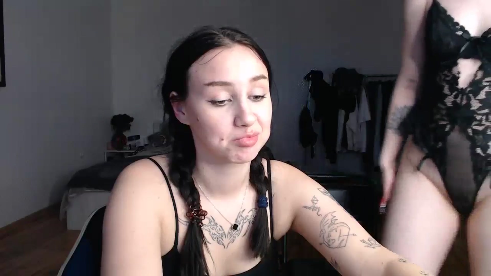 Gallery image thumbnail from MikasaWaifu's myfreecams stream on, 05/13/2024, 17:47 image 4 of 20