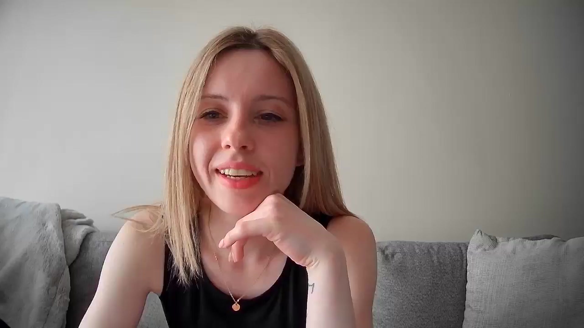 Gallery image thumbnail from MikaylaGrace's myfreecams stream on, 05/25/2025, 18:34 image 6 of 20