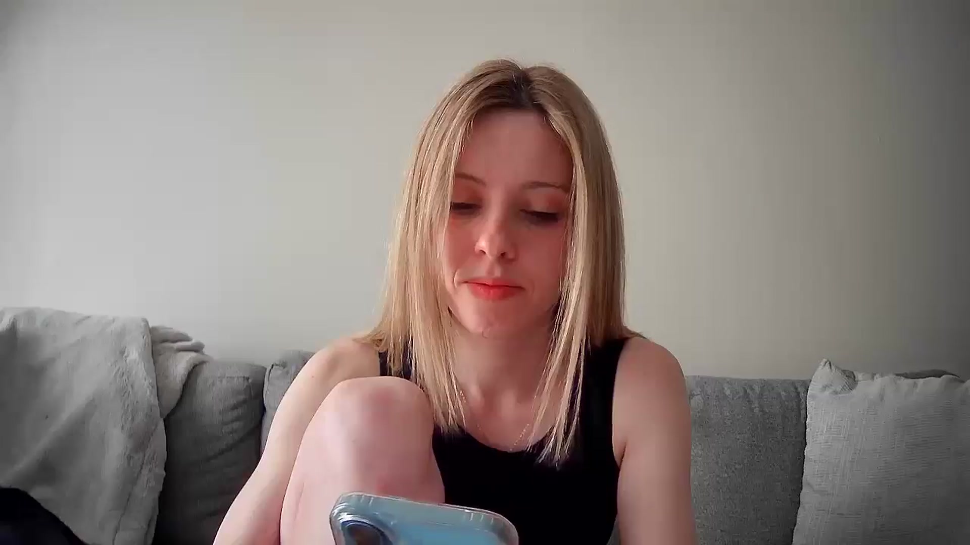Gallery image thumbnail from MikaylaGrace's myfreecams stream on, 05/25/2025, 18:34 image 18 of 20