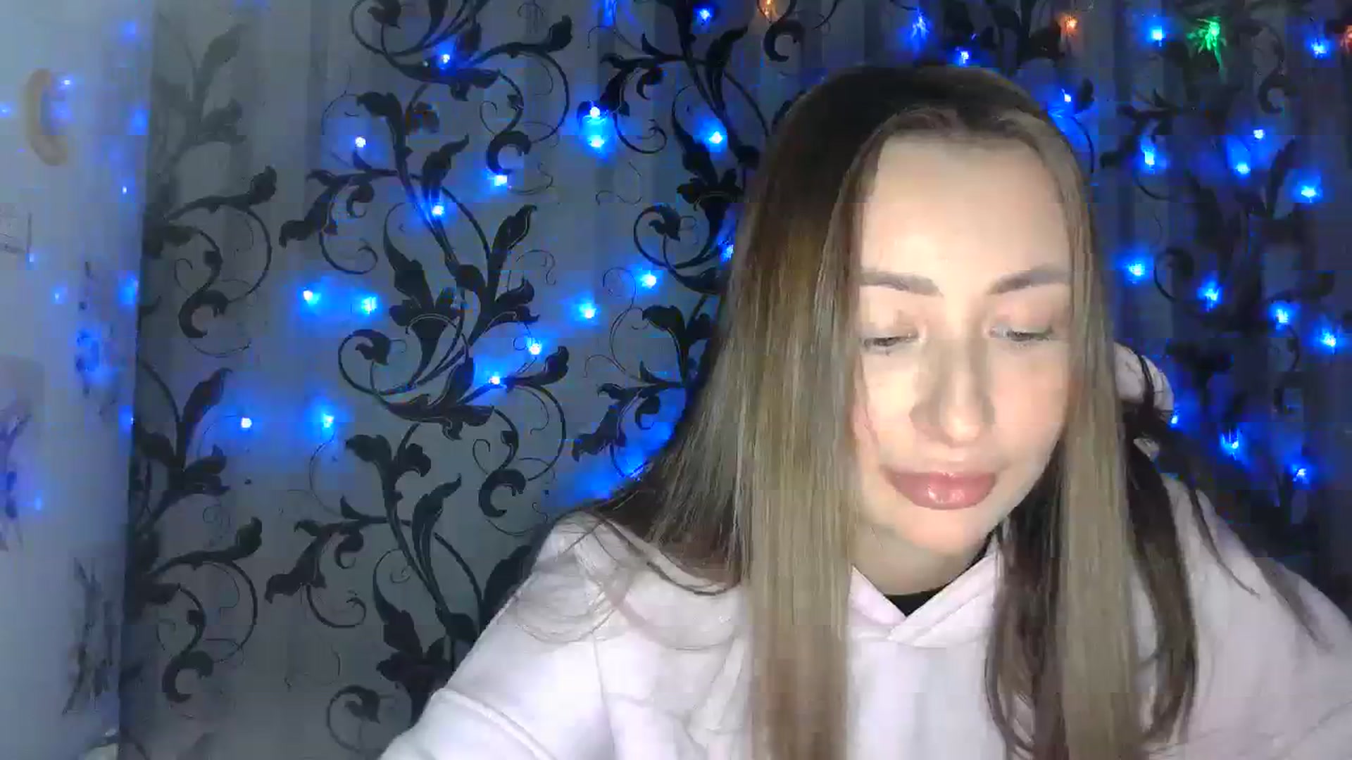 Gallery image thumbnail from MikiNiki25's myfreecams stream on, 12/25/2023, 20:38 image 11 of 20